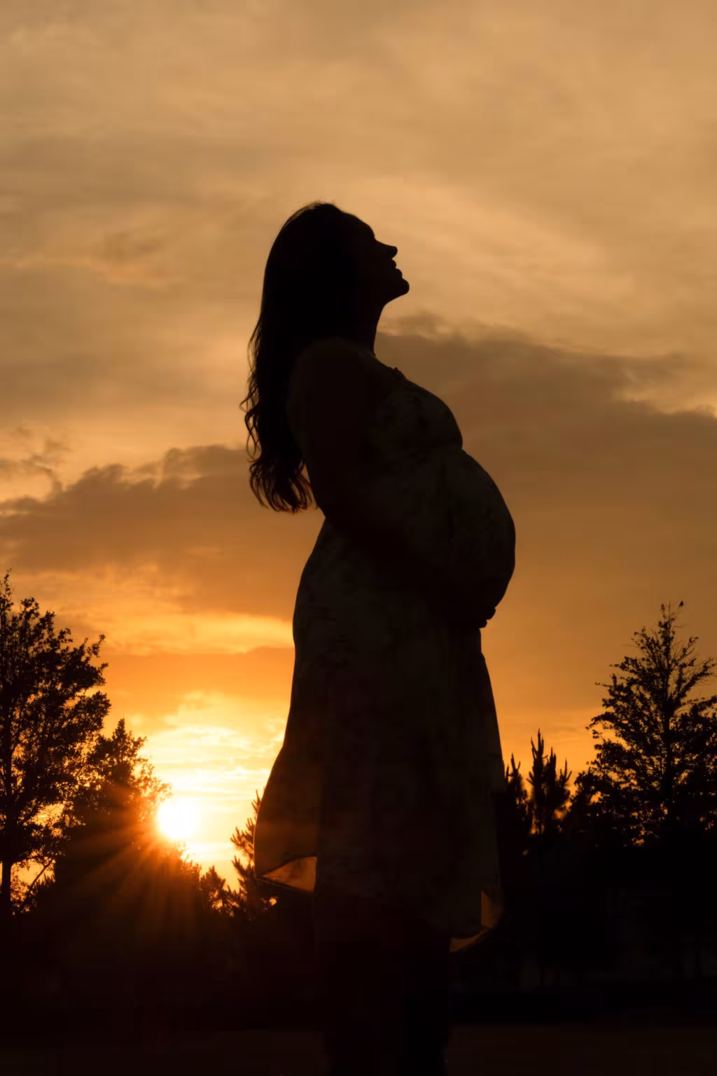 Maternity Photoshoot Ideas: Choose by Setting, Mood and Who Comes